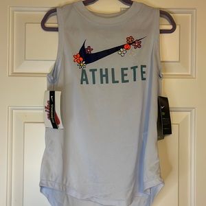 Nike Girls Athlete shirt, NWT, M